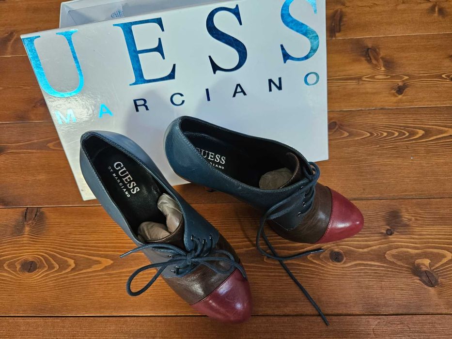 Czółenka GUESS 38