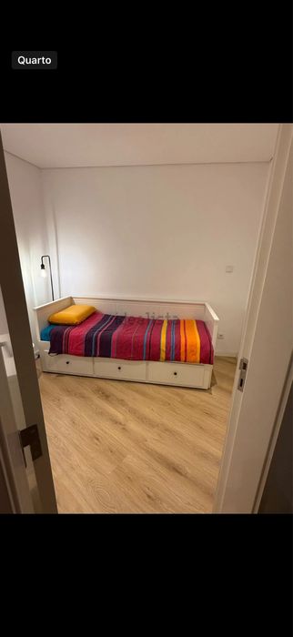 Quarto para alugar nos Anjos