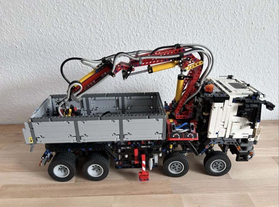 Lego technic Mersedes-Benz Arocs 42043