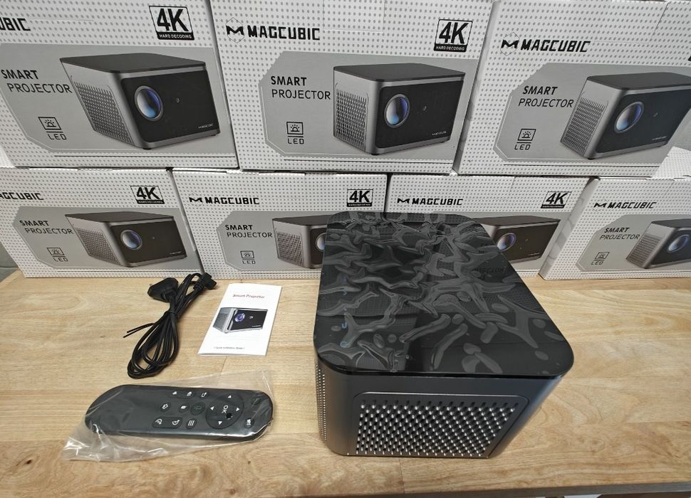 Projetor Android 1080p + Focus eletrônico + Keystone 4D + Netflix