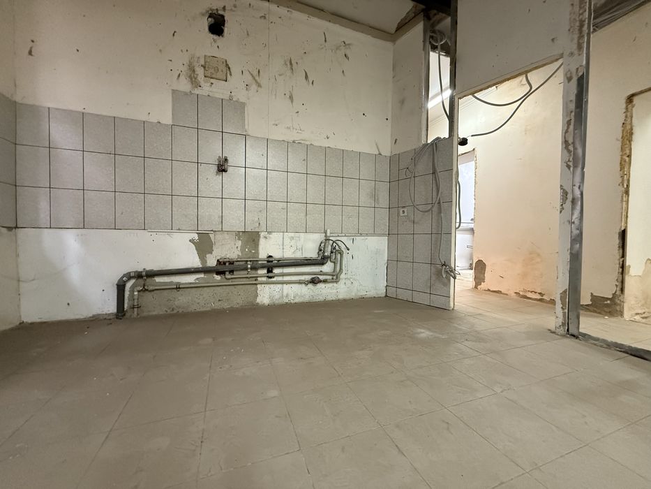 Продаю 4 комнатную квартиру в центре города. Дом специалистов.