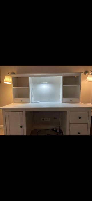 Na sprzedaż białe biurko z nadstawką .