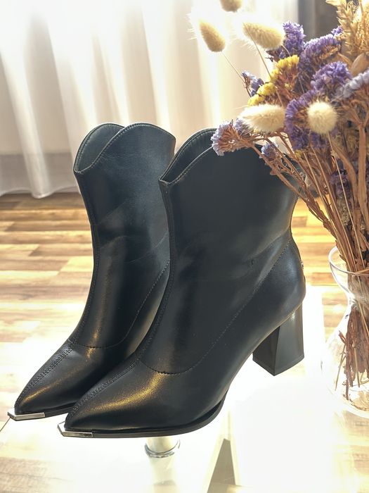 Стильні чобітки.