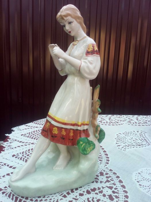 Статуетки в асортименті