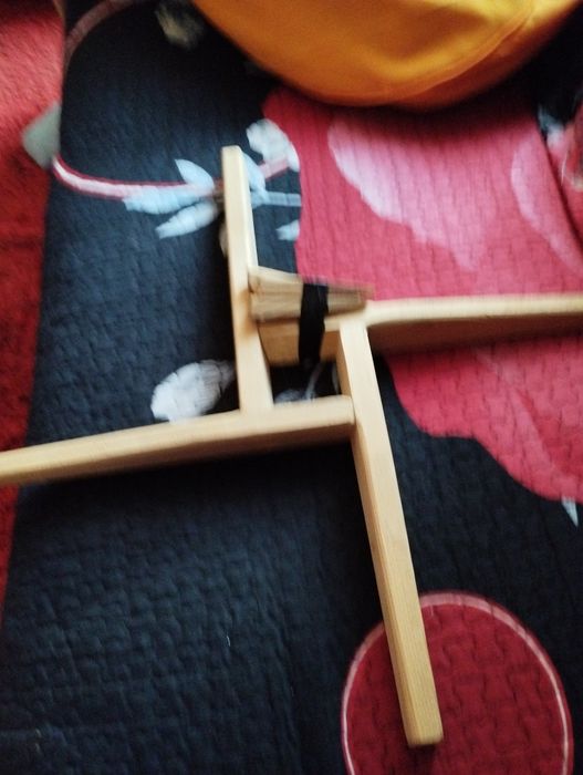 Дерев'яна підставка тримач для ялинки.