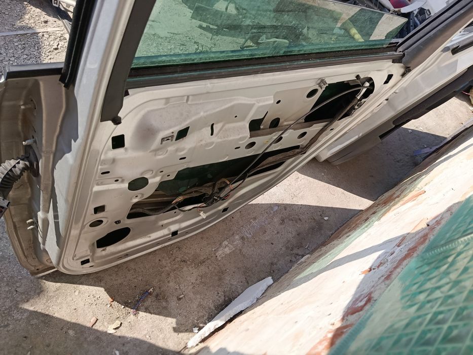 Дверь задняя правая  колір TED69  RENAULT SCENIC 2 2006-2009