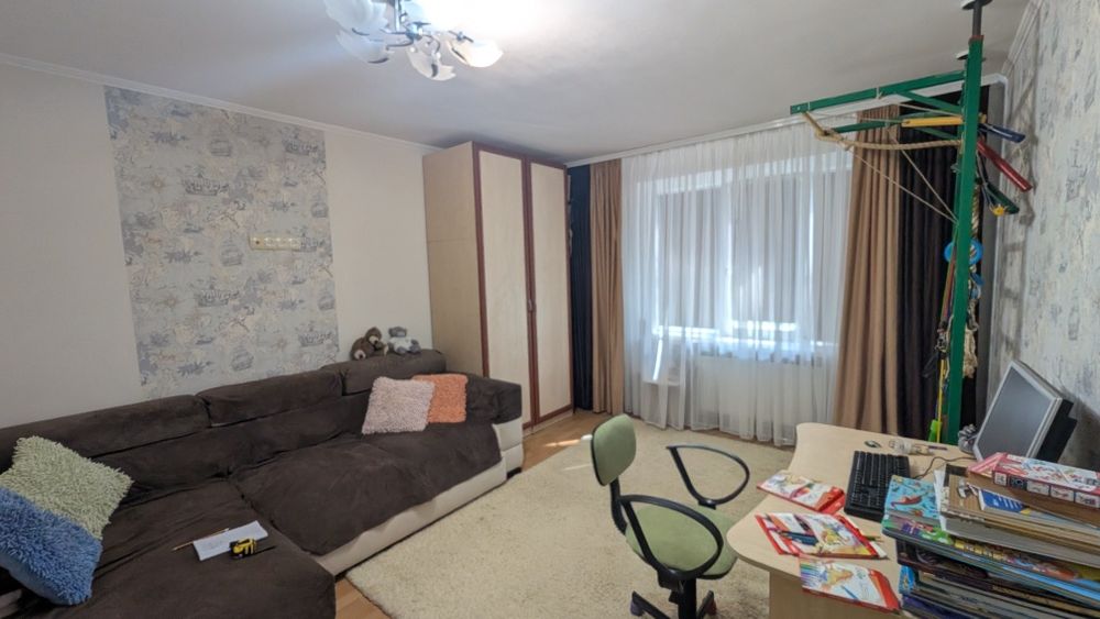 Продажа четирехкомнатной квартири, район Лески.