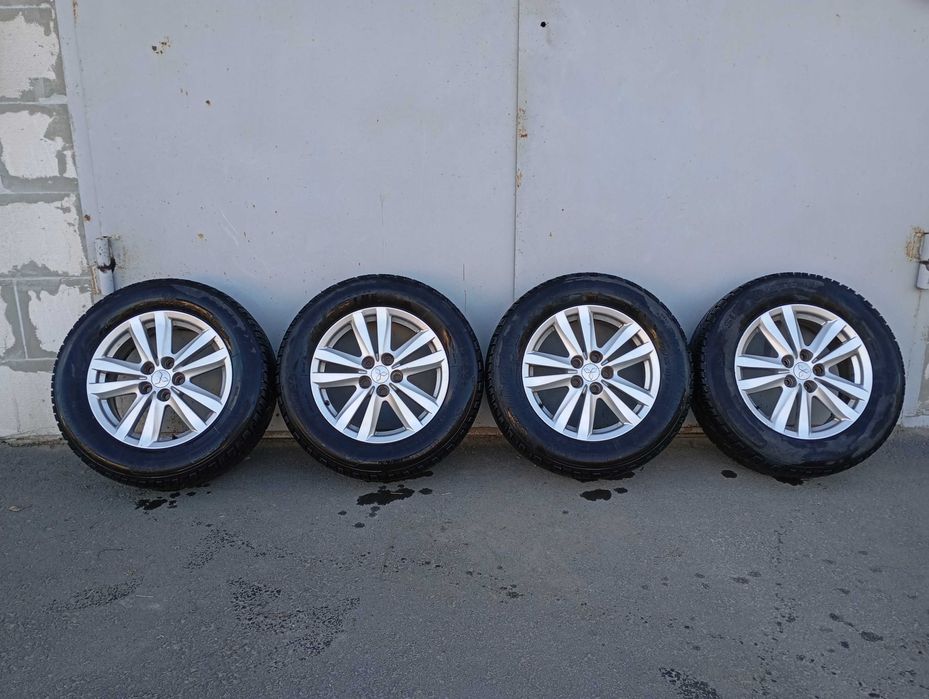 Колеса на оригінальних дисках MITSUBISHI.