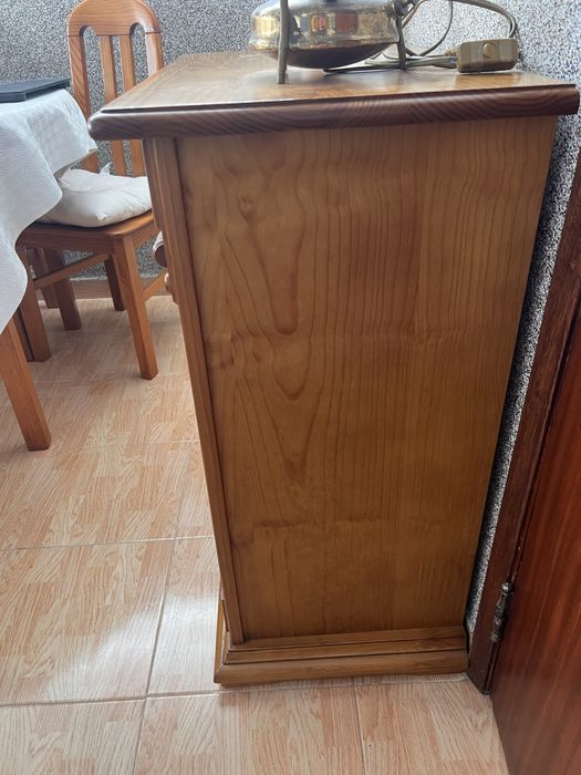 Móvel em Madeira maciça