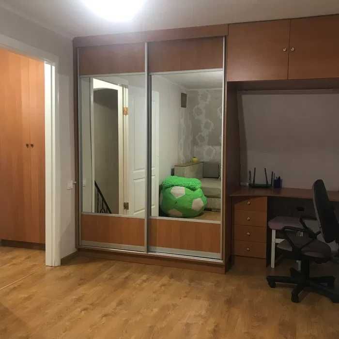 (13) Продам капітальний 2-поверховий будинок