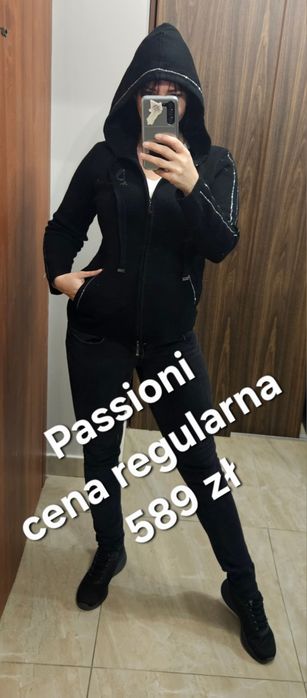 Czarna bluza Passioni kaptur kryształki