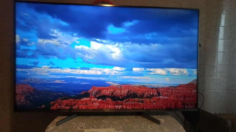 Продам смарт ТВ  Hisense    б.у. диагональ 65 самовывоз из Харькова