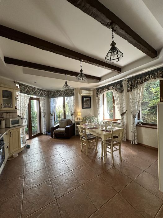 Будинок в класичному стилі. Для Родини в затишному місці біля моря.