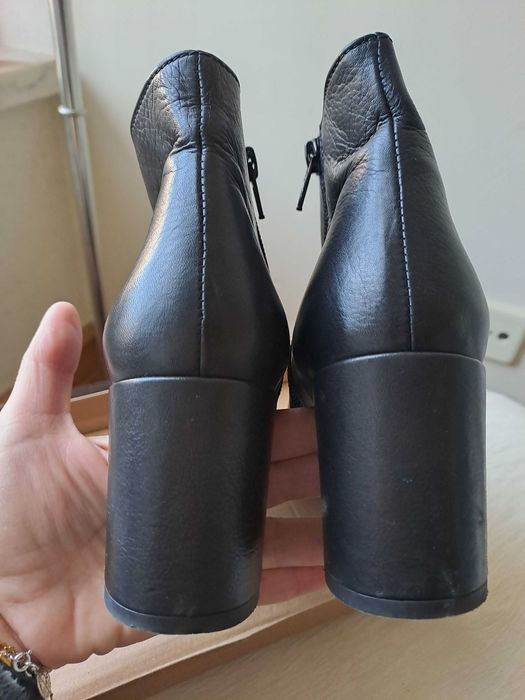 Botas em pele preta- Hispanitas