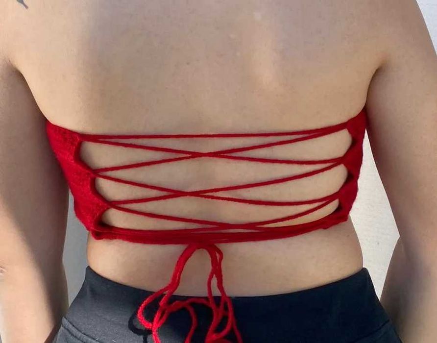 Top em crochet feito à mão