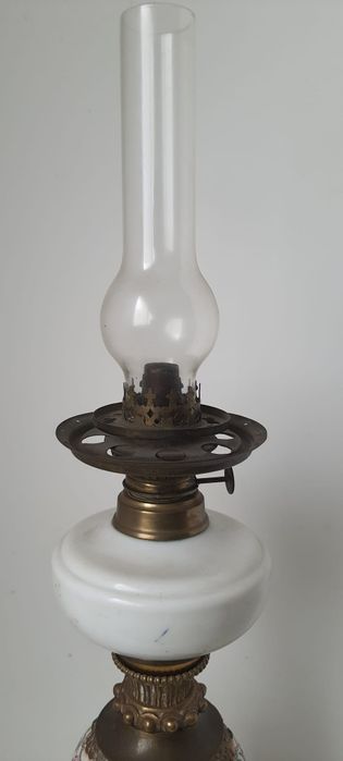 Lâmpada antiga de porcelana