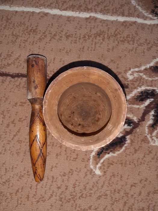 Посуд часів СРСР: глечик, салатник, ступка, блюдо