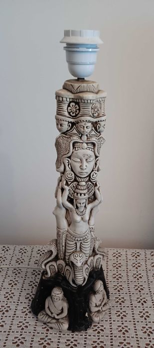 Venteis candieiro de mesa com bom estado