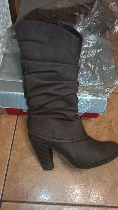 Взуття жіноче р.38,40 гортайте фото