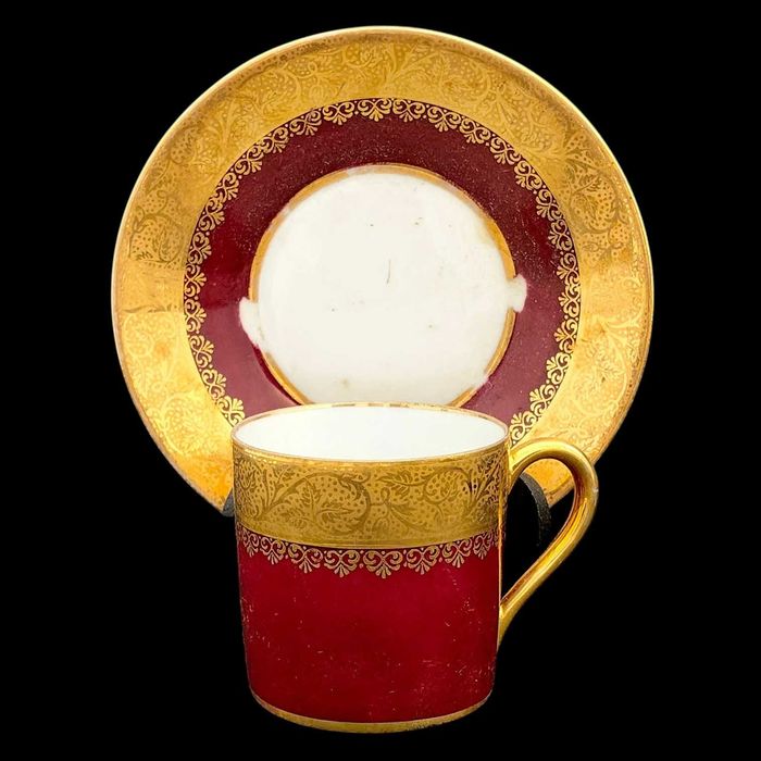 Chávenas antigas de café e chá, marcadas