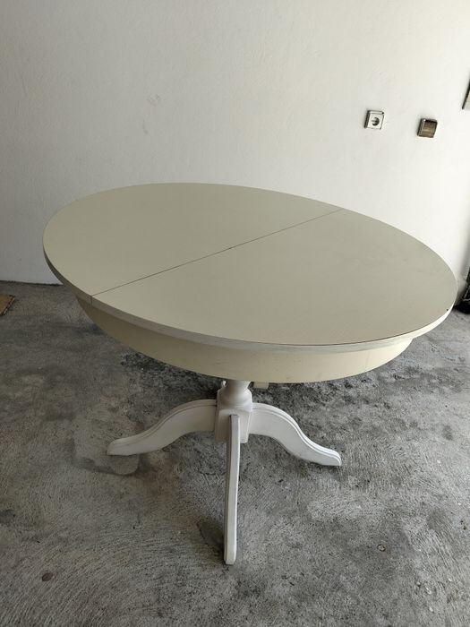 Mesa branca redonda