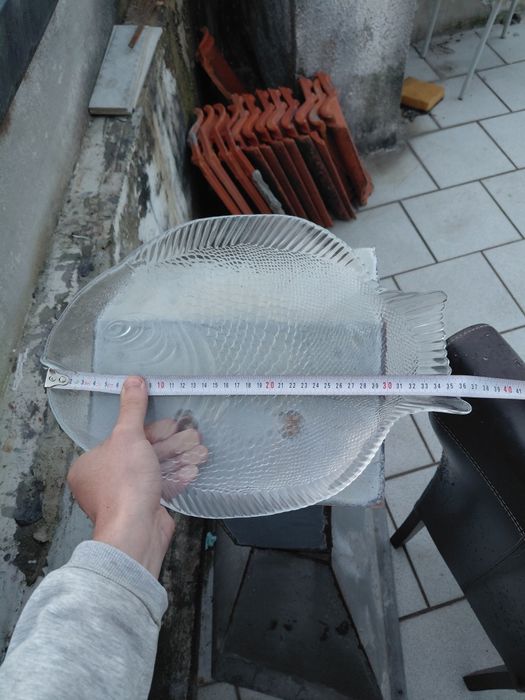 Travessa antiga de vidro em formato de peixe 10€