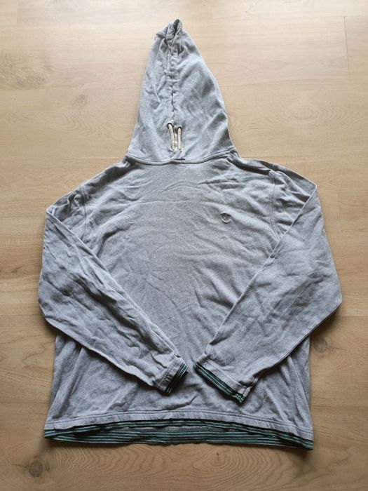 Szara bluza z kapturem