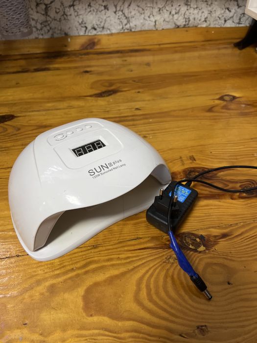 Лампа для нігтів