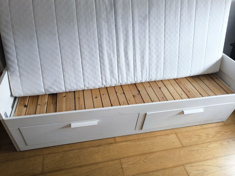 Cama e colchão IKEA