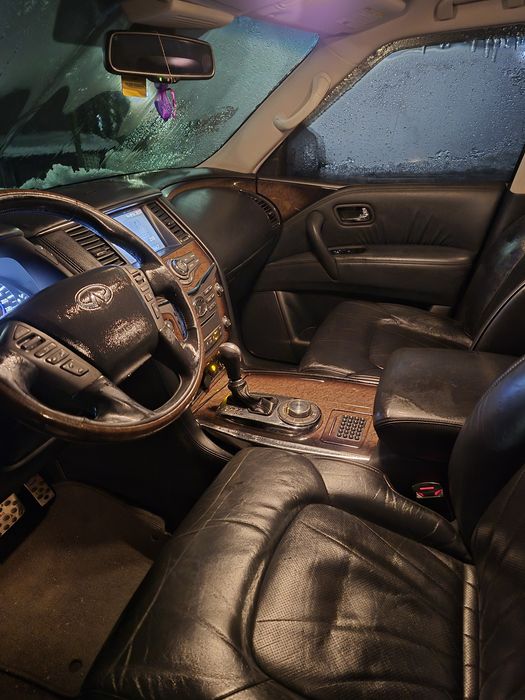 Авто Infiniti QX56