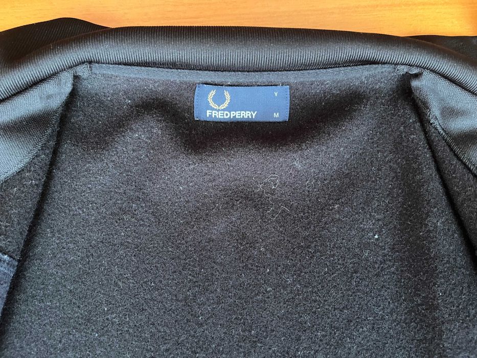 Casaco da Fred Perry - Interior cardado - Senhora - Tamanho M - Preto