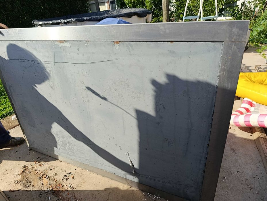 Portões de ferro com aro em inox