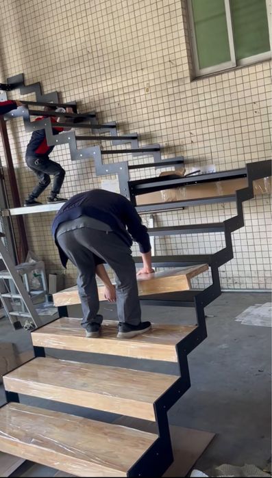 Деревʼяні сходи 2026