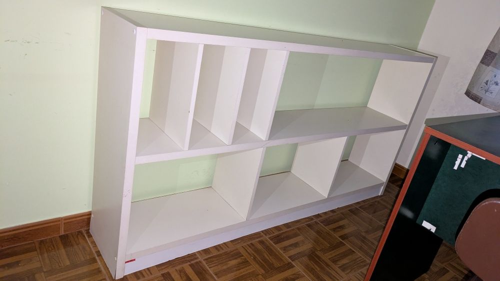 Móvel branco de arrumação