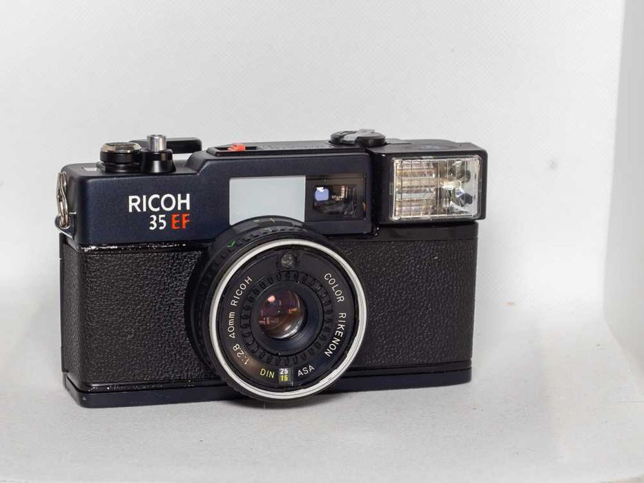 Máquina fotográfica analógica 35 mm Ricoh 35EF (peças ou decoração)