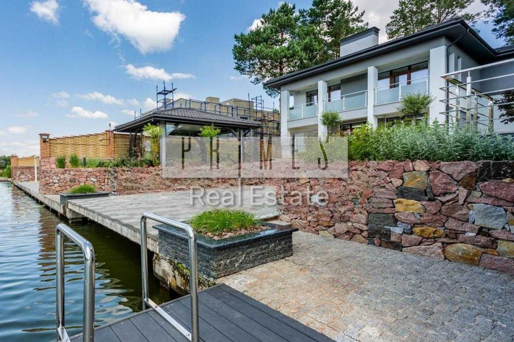 Продажа дома 250м2 с выходом к озеру, Плюты, Обуховский район