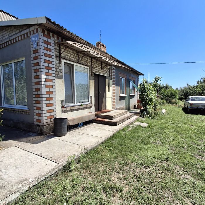 Будинок з великою ділянкою. Глеюватка.