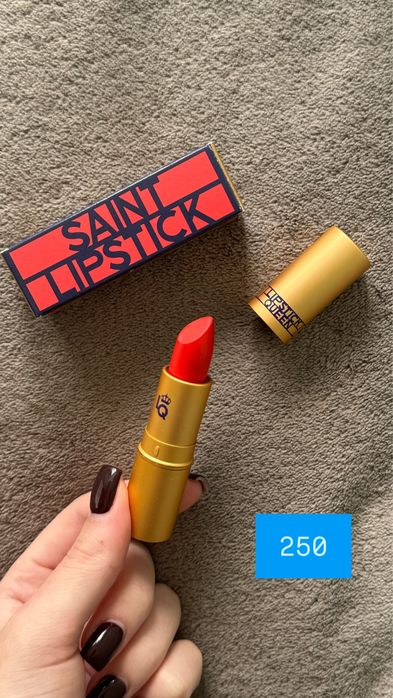 Помади та блиски для губ Lipstick Queen