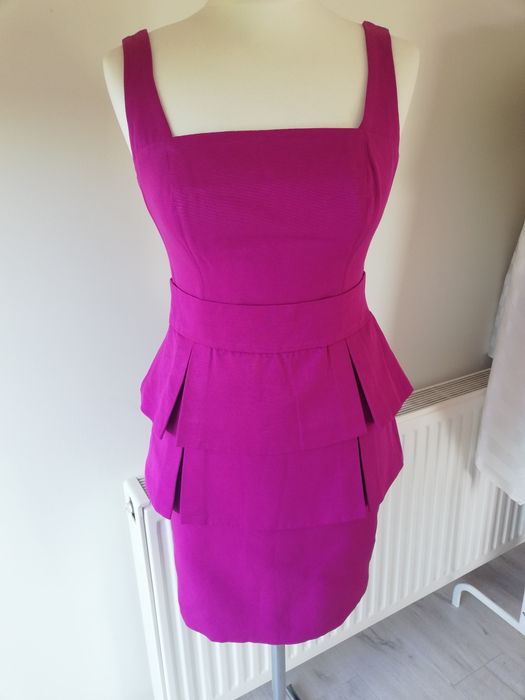 Sukienka z baskinką