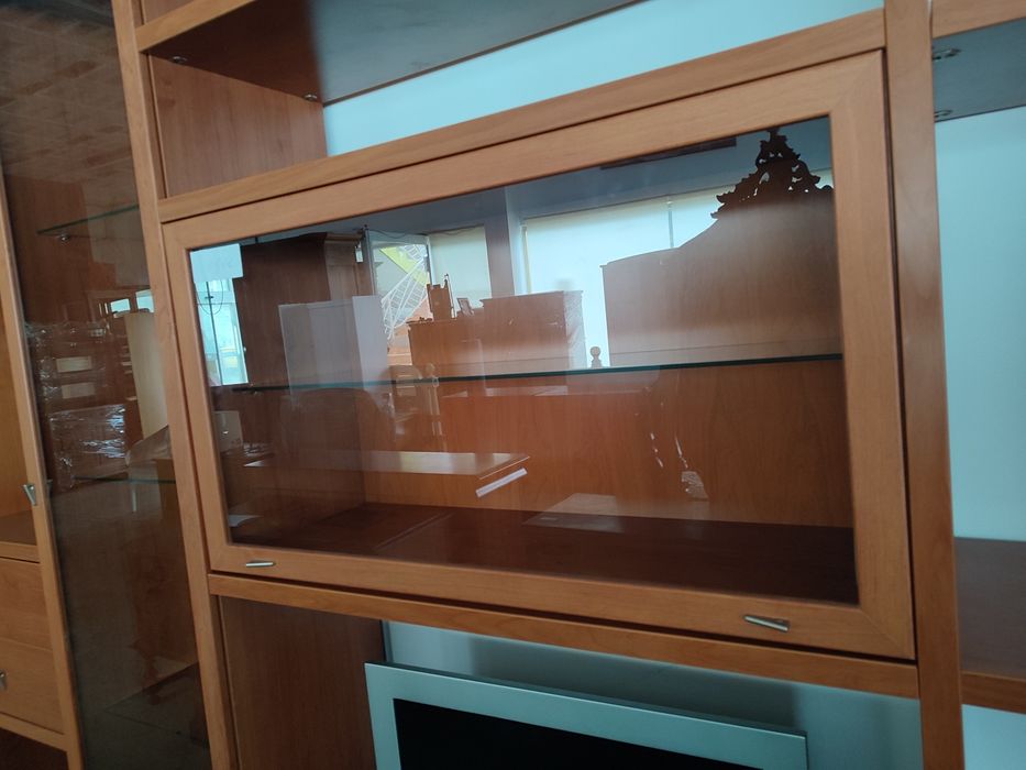 Móvel de sala com estante