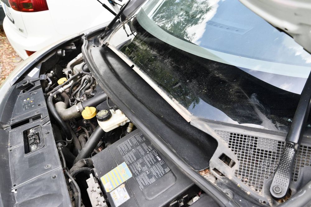 Жабо Рено Сценік 3.Накладка під лобове скло Renault SCENIC 3