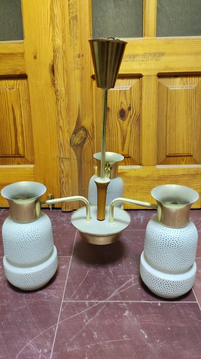 Продам люстру на 3 лампочки