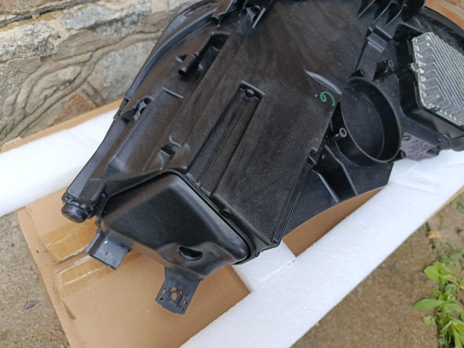 Audi A4 B9 рестайлінг права LED фара 8W0941034F комплектна, з блоком