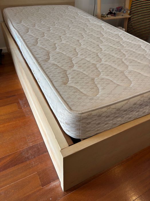 Cama solteiro com gaveta/cama , maciça