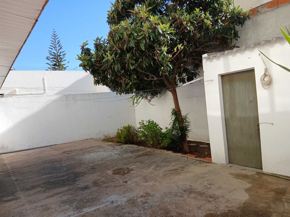 Arrenda-se Casa T2 Vila Real de Santo António 1000€ por mês de Setembro a Junho