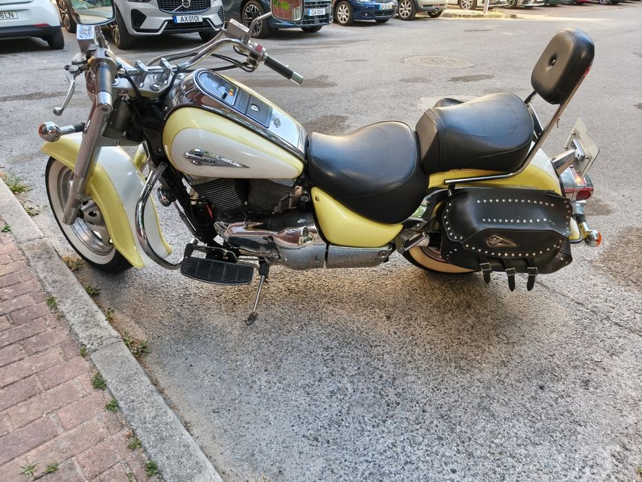 Suzuki intruder 1500 LC amarela
