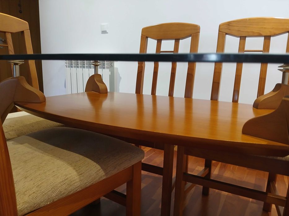 Mesa de Madeira com tampo de vidro de 6 lugares