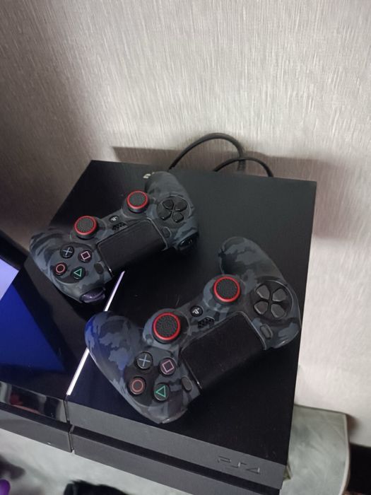 Приставка Sony playstation ps 4 + 2 джойстики