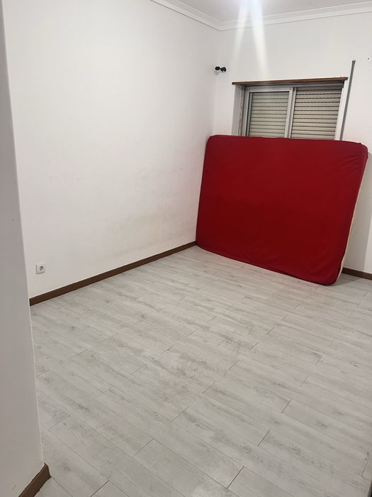 Quarto para arrendar no Laranjeiro.