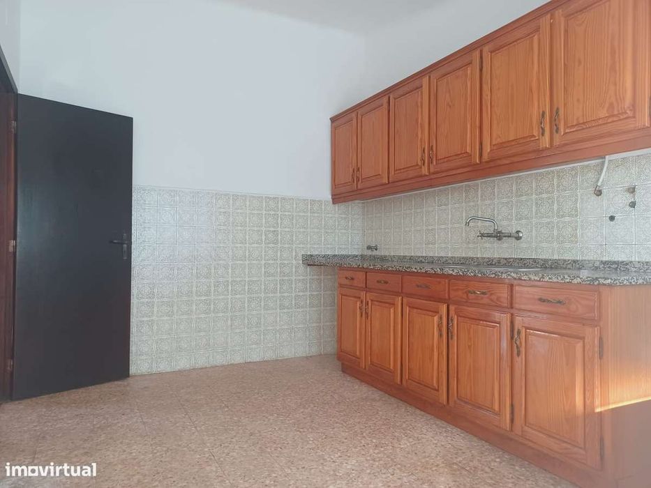 Arrenda-se Apartamento T2 com 90 m² | 3 Frentes | Luminoso
